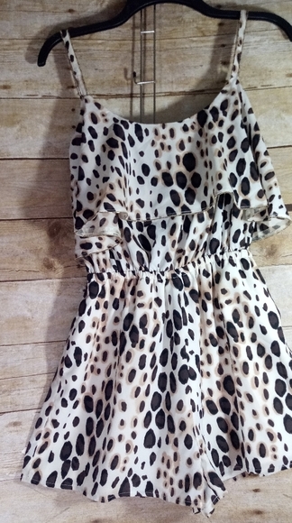 bebe cheetah print romper with gold trim - Picture 3 of 8